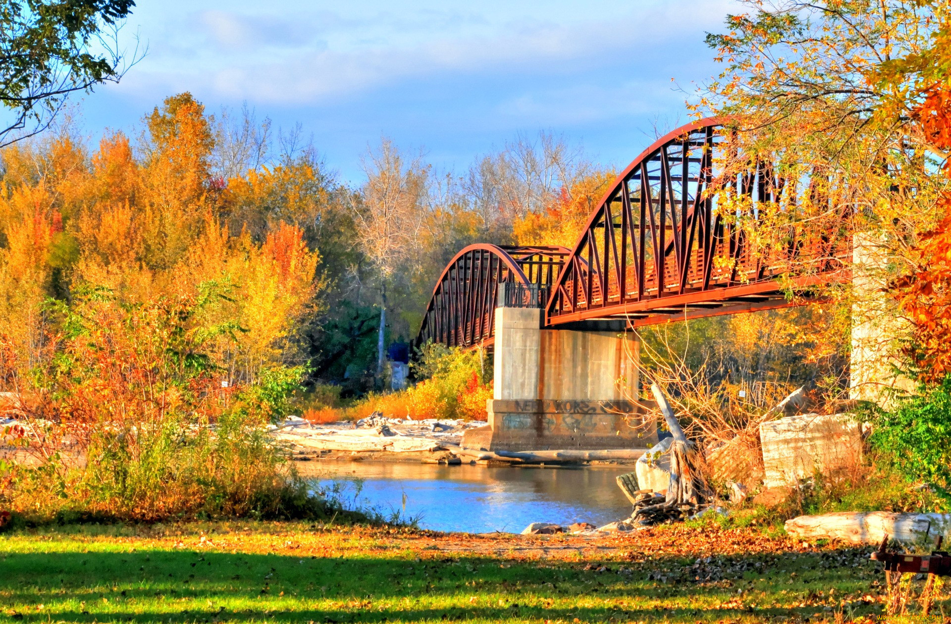 Мост Боровичи осень